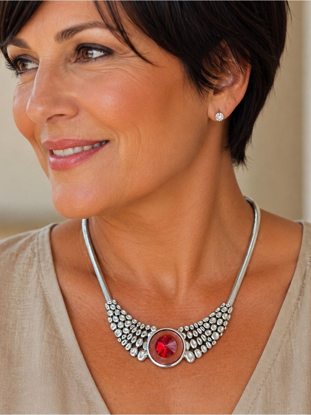 🆕😍Statement Silver Necklace with Red Crystal Center